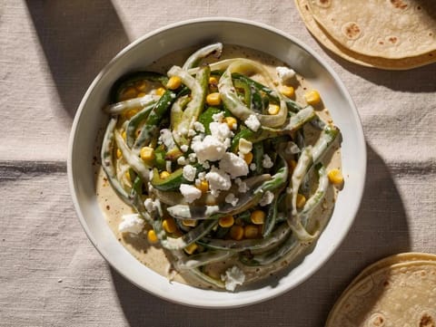Rajas con Crema (Striscioline di poblano in salsa alla panna) Rajas con Crema (Striscioline di poblano in salsa alla panna)