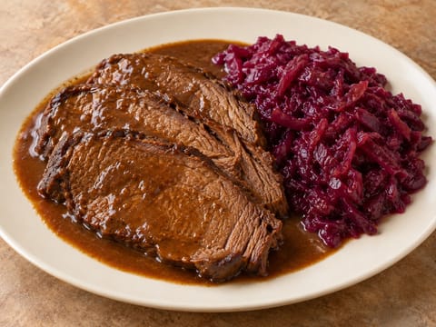 Rheinischer Sauerbraten (Γερμανικό ψητό κατσαρόλας με κόκκινο λάχανο) Rheinischer Sauerbraten (Γερμανικό ψητό κατσαρόλας με κόκκινο λάχανο)