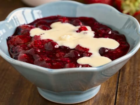 Rote Grütze (deutscher roter Beerennachtisch)