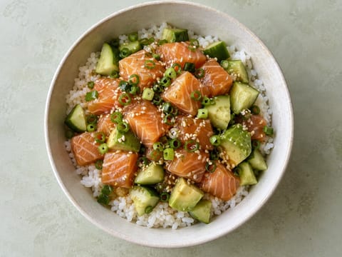 Poke bowl z łososiem