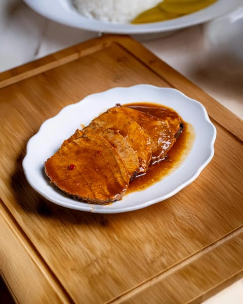 Sauerbraten (arrosto di manzo tedesco con salsa agrodolce) Sauerbraten (arrosto di manzo tedesco con salsa agrodolce)