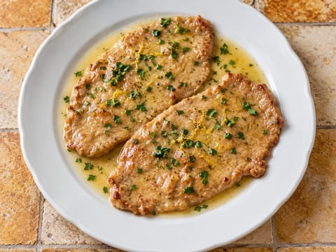 Scaloppine al Vino Bianco (telecí v omáčce z bílého vína, másla a citronu) Scaloppine al Vino Bianco (telecí v omáčce z bílého vína, másla a citronu)