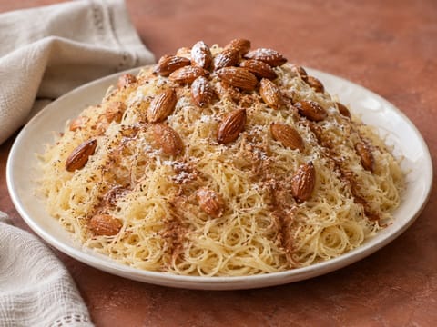 Seffa (fideos finos dulces al vapor con almendras)