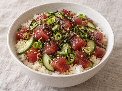 Miska poke z tuńczykiem shoyu Miska poke z tuńczykiem shoyu