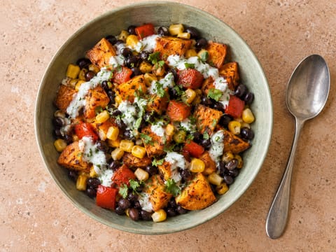 Bowl fumé aux haricots noirs et patate douce