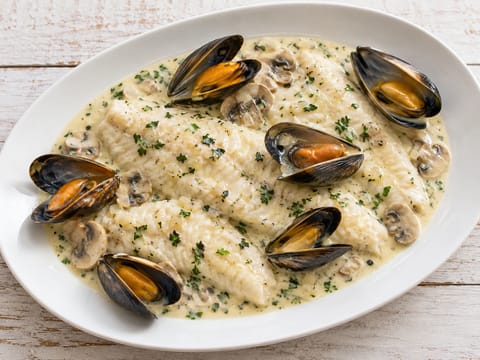 Sole à la Normande (kremalı ve midyeli dil balığı) Sole à la Normande (kremalı ve midyeli dil balığı)