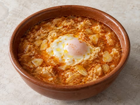 Sopa de Ajo (spansk vitlökssoppa med bröd och ägg)