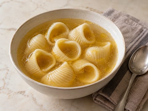 Sopa de Galets (dana ve tavuk suyuyla Katalan makarna çorbası)