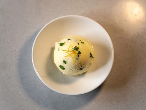 Sorbetto al Limone e Basilico (σορμπέ λεμόνι και βασιλικός) Sorbetto al Limone e Basilico (σορμπέ λεμόνι και βασιλικός)