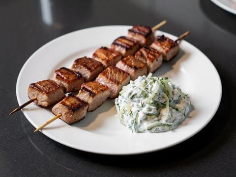 Souvlaki (grekiska fläskspett med tzatziki)