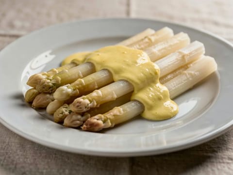 Spargel mit Hollandaise (asperges blanches sauce hollandaise) Spargel mit Hollandaise (asperges blanches sauce hollandaise)