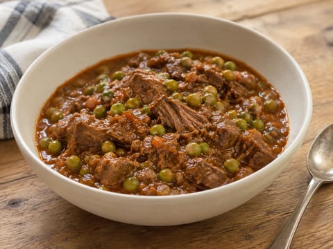 Spezzatino di Manzo con Piselli (tocăniță italiană de vită cu mazăre) Spezzatino di Manzo con Piselli (tocăniță italiană de vită cu mazăre)