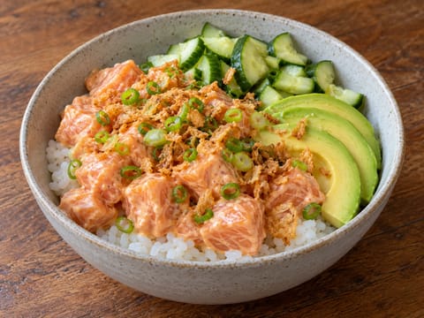 Csípős lazacos ropogós poke bowl Csípős lazacos ropogós poke bowl