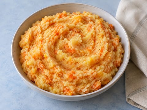 Stamppot Hutspot (Nederlandse aardappelpuree met wortel en ui) Stamppot Hutspot (Nederlandse aardappelpuree met wortel en ui)