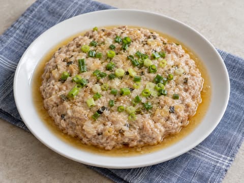 Maiale al vapore con pesce salato (stile cantonese)