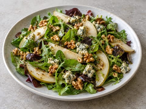 Stilton-Walnuss-Salat mit Birne Stilton-Walnuss-Salat mit Birne