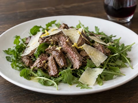 Straccetti con Rucola e Grana (μοσχάρι σωτέ και σαλάτα ρόκας)