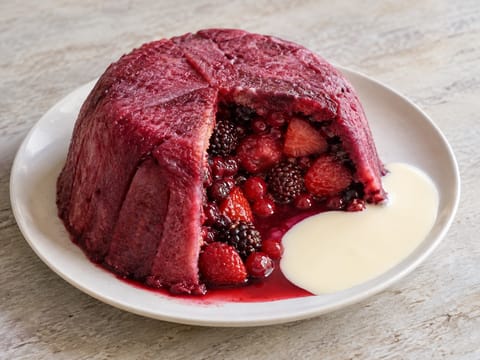 Summer Pudding (britisches gemischtes Beeren-Dessert)