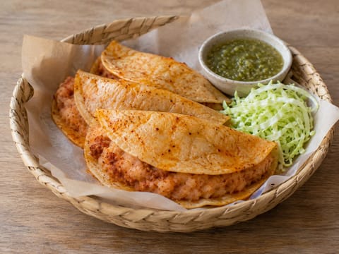 Tacos de Canasta (gőzölt taco burgonyával és chorizóval)