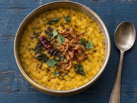 Tarka Dal med sprøstekt sjalottløk