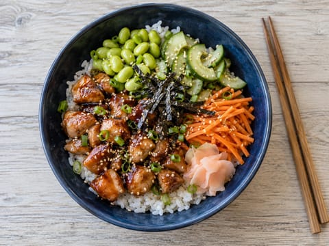 Teriyaki-Hähnchen-Poke-Bowl