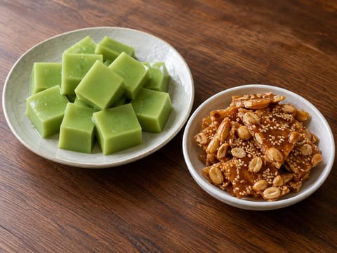 Tết Dessert Assortment (galaretka kokosowa z pandanem i sezamowy krokant z orzeszkami)