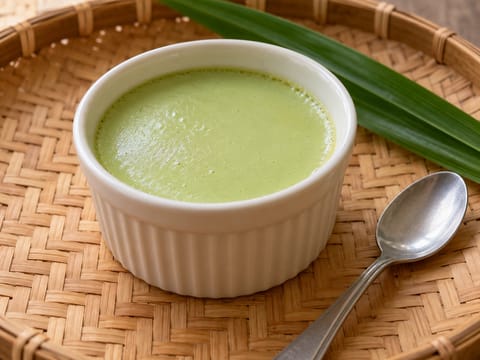 Cremă thailandeză (Sangkhaya) cu pandan și lapte de cocos Cremă thailandeză (Sangkhaya) cu pandan și lapte de cocos