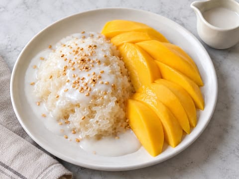 Thaise dessertplank met mango en kleefrijst Thaise dessertplank met mango en kleefrijst