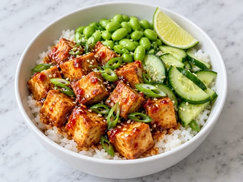 Tatlı Acı Soslu Tofu Poke Kasesi Tatlı Acı Soslu Tofu Poke Kasesi