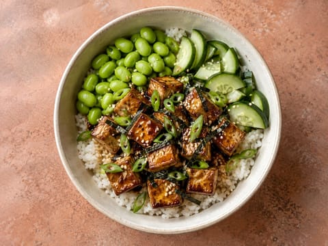 Poke bowl au tofu teriyaki