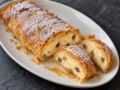 Topfenstrudel (túrós rétes vaníliával és citromhéjjal) Topfenstrudel (túrós rétes vaníliával és citromhéjjal)