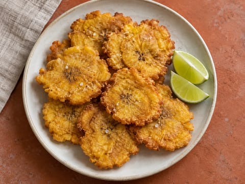 Tostones (friterad grön matbanan) Tostones (friterad grön matbanan)