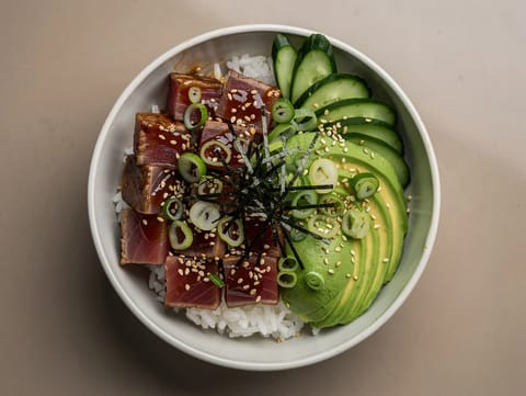 Poke bowl med tun og sweet chilli Poke bowl med tun og sweet chilli