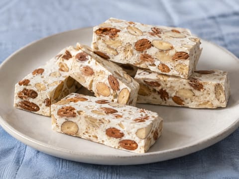 Turrón (spanischer Honig-Mandel-Nougat)