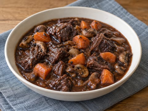 Hirschragout mit Wacholder und Thymian Hirschragout mit Wacholder und Thymian