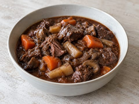 Hertenstoofpot met wortelgroenten