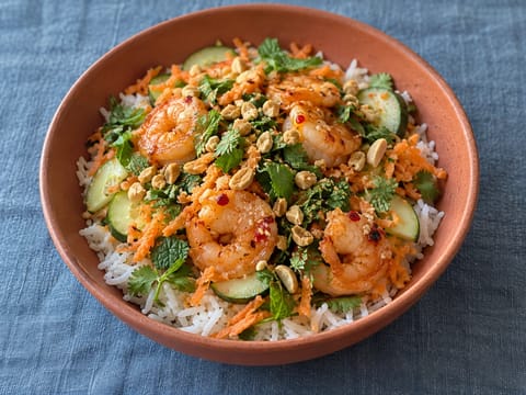 Vietnamesisk risbolle med reker med lime- og fiskesausdressing Vietnamesisk risbolle med reker med lime- og fiskesausdressing