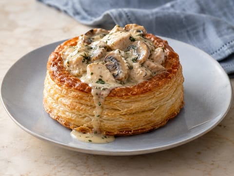 Vol-au-Vent Belge (listové košíčky s kuřetem a houbami) Vol-au-Vent Belge (listové košíčky s kuřetem a houbami)
