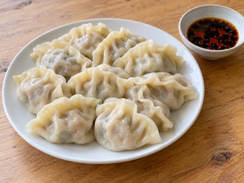 Γιορτή jiaozi για το χειμερινό ηλιοστάσιο (βραστά ζυμαράκια με χοιρινό και λάχανο)