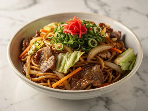 Yakisoba (Japanske stekte nudler med svin)