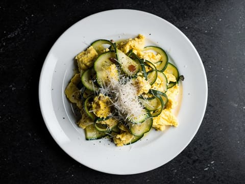 Zucchine Trifolate con Uova e Pecorino (courgettes aux œufs et pecorino) Zucchine Trifolate con Uova e Pecorino (courgettes aux œufs et pecorino)