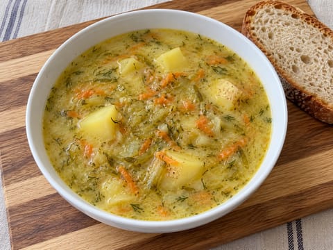 Zupa Ogórkowa (zuppa polacca di cetriolini sottaceto) Zupa Ogórkowa (zuppa polacca di cetriolini sottaceto)