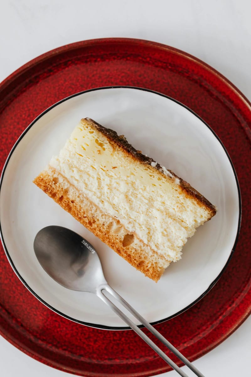 Bienenstich (German Honey Almond Cake with Vanilla Custard) Bienenstich (German Honey Almond Cake with Vanilla Custard)