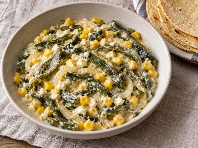 Rajas con Crema (poblano csíkok tejszínes mártásban) Rajas con Crema (poblano csíkok tejszínes mártásban)