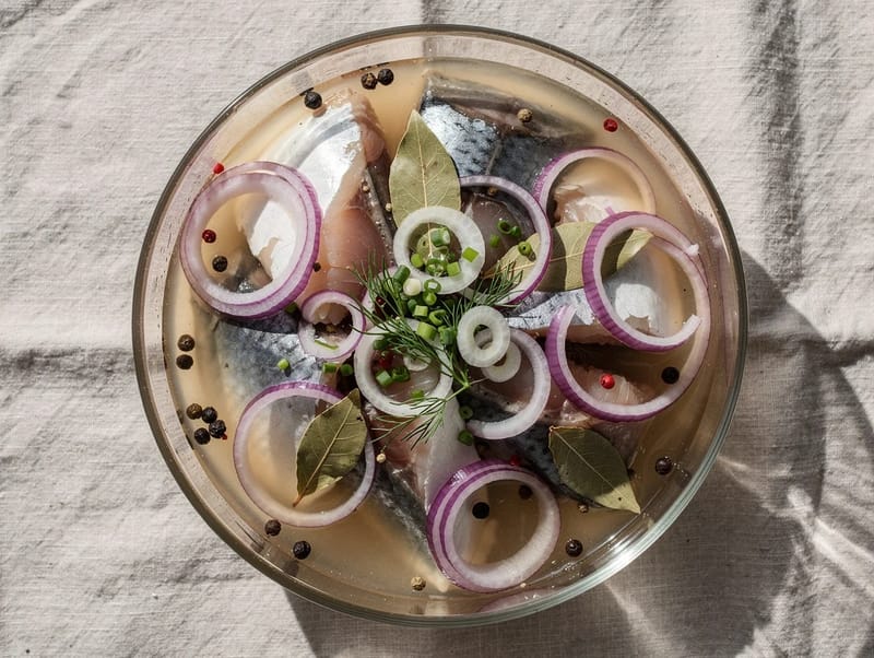 Sild med Løg (hareng mariné aux oignons) Sild med Løg (hareng mariné aux oignons)